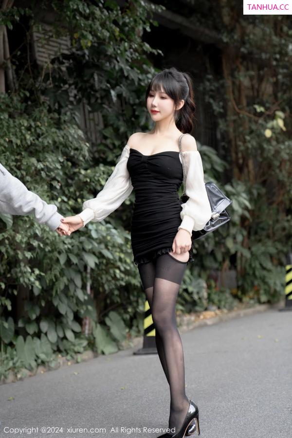 波巧酱  [XiuRen]高清写真图 2024.01.09 No.7930 波巧酱 黑丝美臀第14张图片